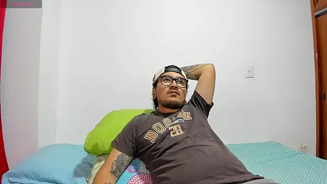 Snapshot of Axel_hornyy chatting on July 15, 2026, 5:25 am Axel hornyy online show from July 15, 2026, 5:25 am