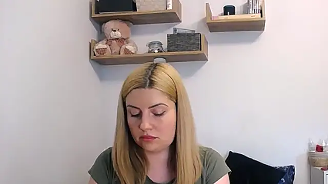 Snapshot of alisenties chatting on June 12, 2026, 2:26 pm alisenties online show from June 12, 2026, 2:26 pm