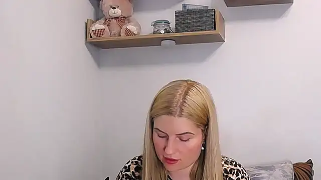 Snapshot of alisenties chatting on June 15, 2026, 3:55 pm alisenties online show from June 15, 2026, 3:55 pm