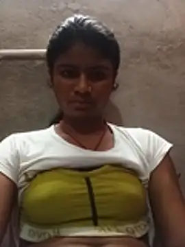 Snapshot of mahika_Sharma chatting on August 2, 2026, 8:12 am mahika Sharma online show from August 2, 2026, 8:12 am