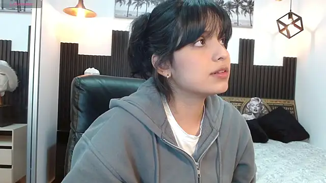 Snapshot of yurii_petite chatting on July 15, 2026, 12:01 pm yurii petite online show from July 15, 2026, 12:01 pm