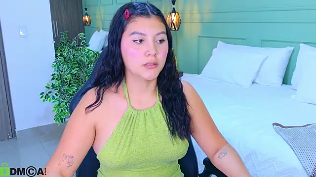 EMILIIA  LUXE   online show from July 14, 2026, 7:42 pm