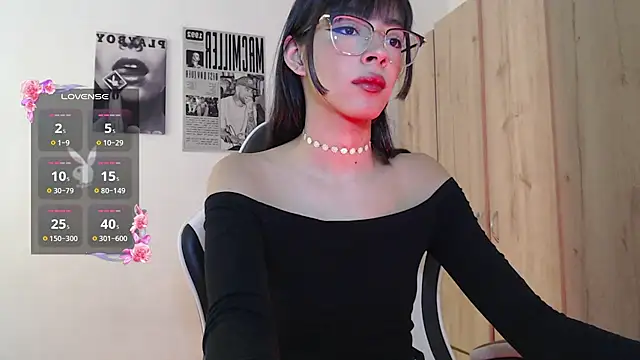 Snapshot of RavenLaurent chatting on July 17, 2026, 5:32 pm RavenLaurent online show from July 17, 2026, 5:32 pm