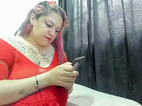 Snapshot of julymature chatting on July 15, 2026, 1:40 pm julymature online show from July 15, 2026, 1:40 pm