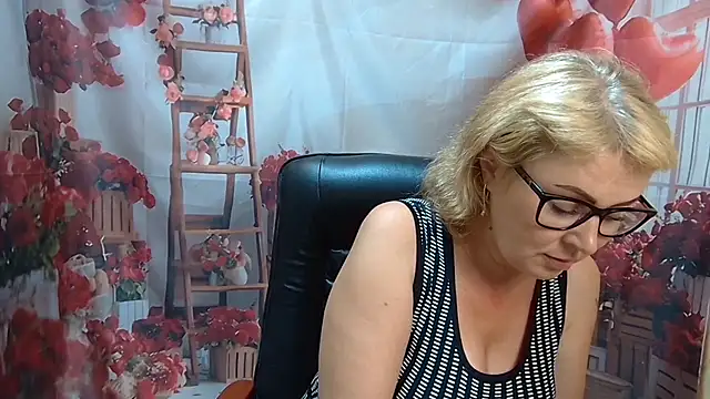 LindaSloboda online show from July 15, 2026, 1:18 pm