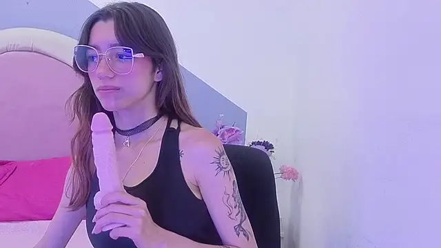 Snapshot of Marinette_Lux chatting on July 29, 2026, 7:57 pm Marinette Lux online show from July 29, 2026, 7:57 pm