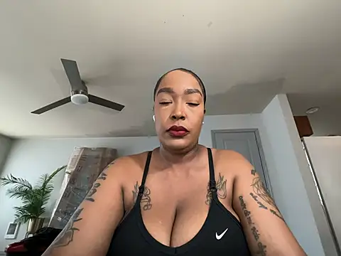 Snapshot of BiaLovelyBunny chatting on July 20, 2026, 9:39 pm BiaLovelyBunny online show from July 20, 2026, 9:39 pm