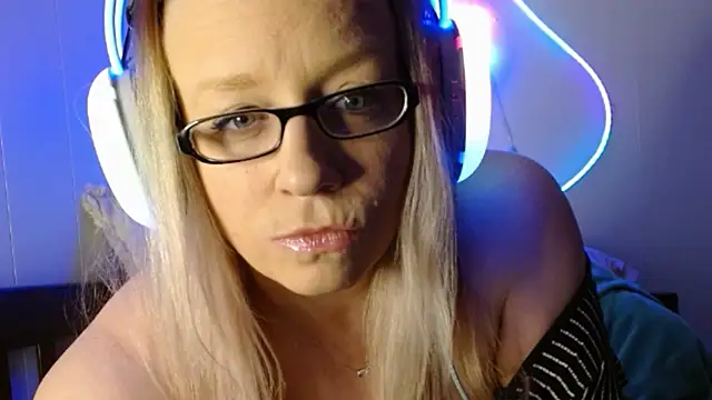 Snapshot of XxMs_StarzxX chatting on January 23, 2025, 1:19 am XxMs StarzxX online show from January 23, 2025, 1:19 am