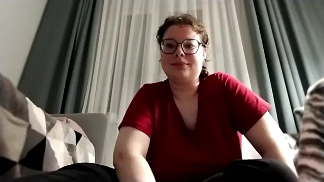Snapshot of MulaVixen chatting on July 20, 2026, 6:43 pm MulaVixen online show from July 20, 2026, 6:43 pm