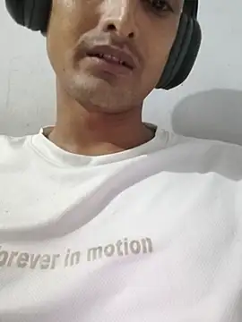 Snapshot of NAVINUKhot_boy chatting on July 17, 2026, 1:52 pm NAVINUKhot boy online show from July 17, 2026, 1:52 pm