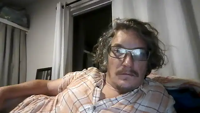 Snapshot of riffraff69 chatting on August 2, 2026, 9:51 am riffraff69 online show from August 2, 2026, 9:51 am