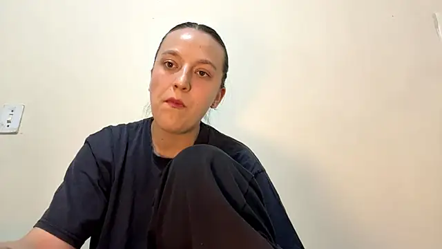 Snapshot of VeronicaFendt chatting on July 22, 2026, 3:41 am VeronicaFendt online show from July 22, 2026, 3:41 am