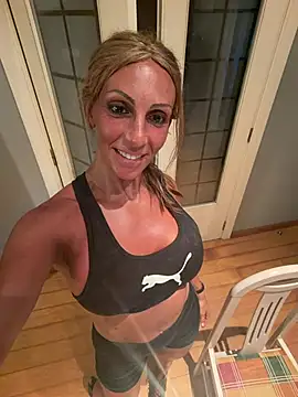 Snapshot of cari_guerrera chatting on July 21, 2026, 8:43 pm cari guerrera online show from July 21, 2026, 8:43 pm