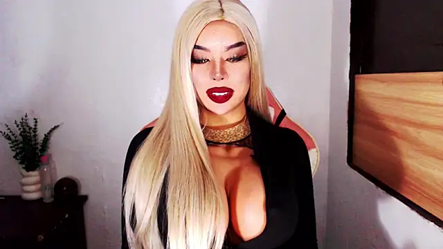 Snapshot of DominantxSheena chatting on July 23, 2026, 4:47 pm DominantxSheena online show from July 23, 2026, 4:47 pm