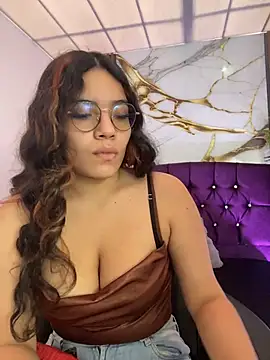 Snapshot of ariana_ec chatting on July 22, 2026, 1:24 pm ariana ec online show from July 22, 2026, 1:24 pm