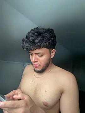 AronCollazos online show from July 21, 2026, 8:32 pm