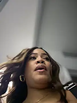 Snapshot of riri_brunnete chatting on February 28, 2026, 4:12 am riri brunnete online show from February 28, 2026, 4:12 am