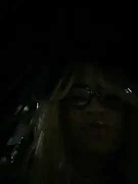 riri brunnete online show from May 20, 2026, 4:31 am