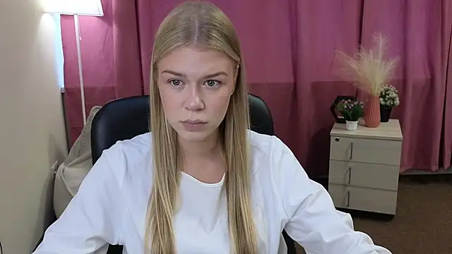 CarmeliaVito online show from July 28, 2026, 4:53 am