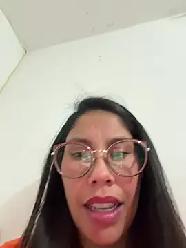 Snapshot of Mia_roux21 chatting on July 25, 2026, 5:59 am Mia roux21 online show from July 25, 2026, 5:59 am