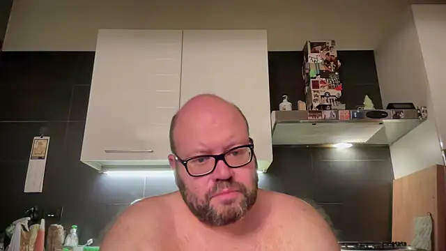 Snapshot of theitalianbear chatting on June 18, 2026, 11:54 pm theitalianbear online show from June 18, 2026, 11:54 pm