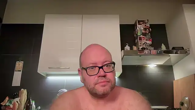 Snapshot of theitalianbear chatting on June 30, 2026, 2:44 am theitalianbear online show from June 30, 2026, 2:44 am