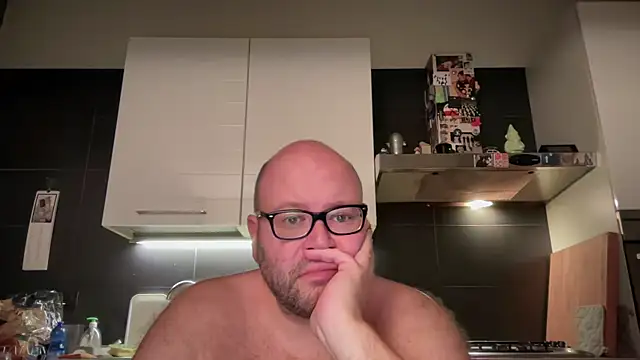 Snapshot of theitalianbear chatting on September 12, 2025, 8:41 pm theitalianbear online show from September 12, 2025, 8:41 pm