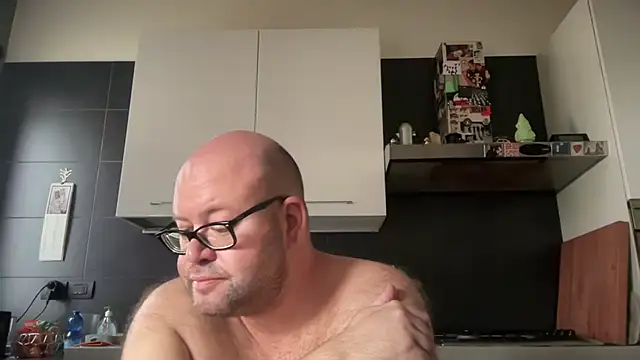 Snapshot of theitalianbear chatting on September 10, 2025, 9:41 am theitalianbear online show from September 10, 2025, 9:41 am