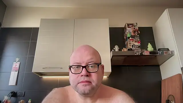 Snapshot of theitalianbear chatting on February 18, 2026, 9:06 am theitalianbear online show from February 18, 2026, 9:06 am