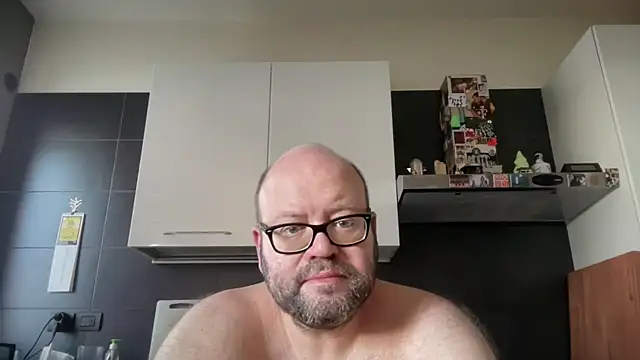 Snapshot of theitalianbear chatting on June 14, 2026, 5:30 am theitalianbear online show from June 14, 2026, 5:30 am