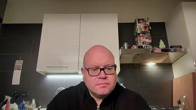 Snapshot of theitalianbear chatting on October 19, 2025, 12:24 am theitalianbear online show from October 19, 2025, 12:24 am