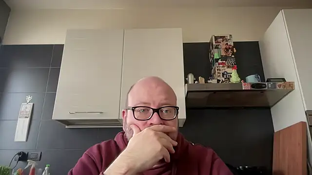 Snapshot of theitalianbear chatting on February 18, 2025, 11:44 am theitalianbear online show from February 18, 2025, 11:44 am