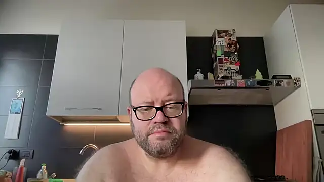 Snapshot of theitalianbear chatting on July 8, 2026, 4:57 am theitalianbear online show from July 8, 2026, 4:57 am