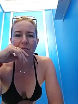 Hotty1985 online show from August 9, 2026, 12:11 pm