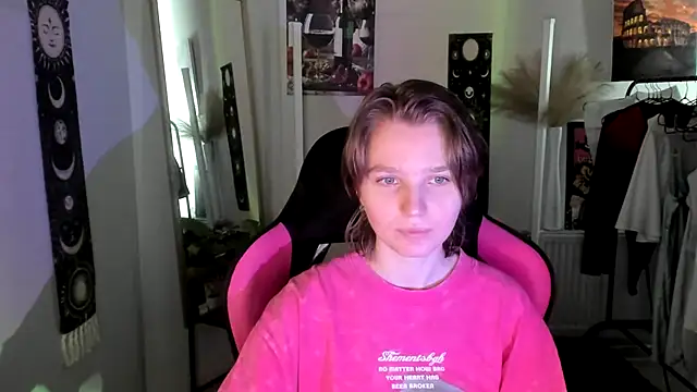 Snapshot of VivienneNoirr chatting on July 31, 2026, 8:03 am VivienneNoirr online show from July 31, 2026, 8:03 am