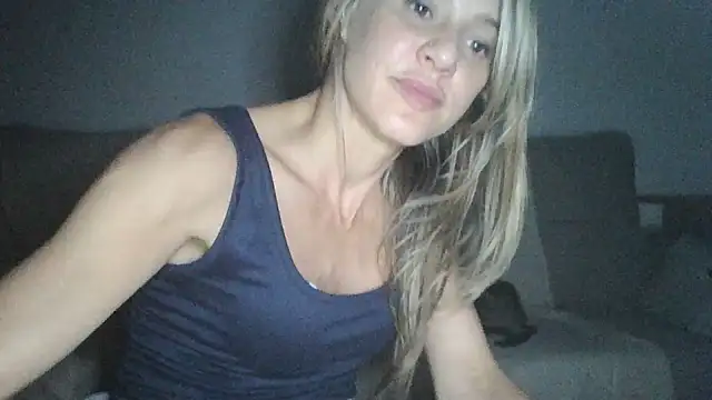 Snapshot of Viciosillaa chatting on August 4, 2026, 11:09 pm Viciosillaa online show from August 4, 2026, 11:09 pm
