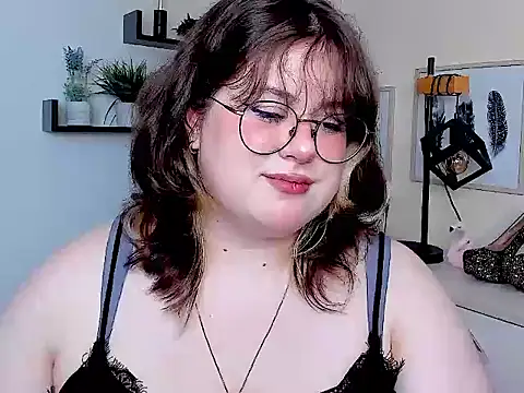 Snapshot of OpheliaLush chatting on August 3, 2026, 7:49 am OpheliaLush online show from August 3, 2026, 7:49 am