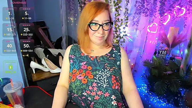 Snapshot of EllieFantastique chatting on March 14, 2025, 9:00 pm EllieFantastique online show from March 14, 2025, 9:00 pm