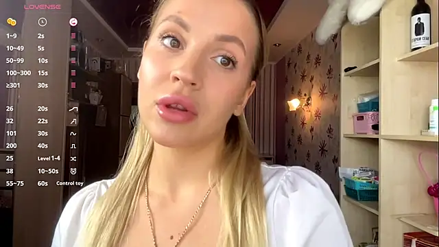 Snapshot of CelineBetzel chatting on August 4, 2026, 6:29 am CelineBetzel online show from August 4, 2026, 6:29 am