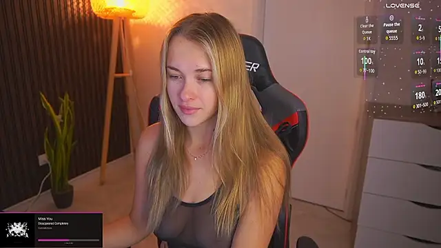 Snapshot of DanikaDillan chatting on February 7, 2026, 12:40 am DanikaDillan online show from February 7, 2026, 12:40 am