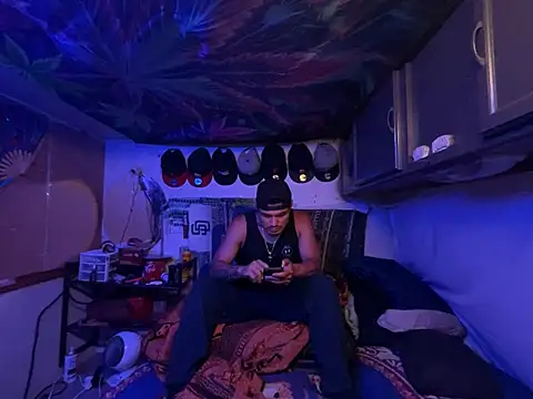OmarSalasxh33 online show from August 4, 2026, 11:26 am
