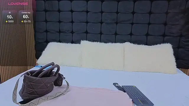 Snapshot of Ary-Hot_ chatting on August 6, 2026, 2:12 pm Ary-Hot online show from August 6, 2026, 2:12 pm