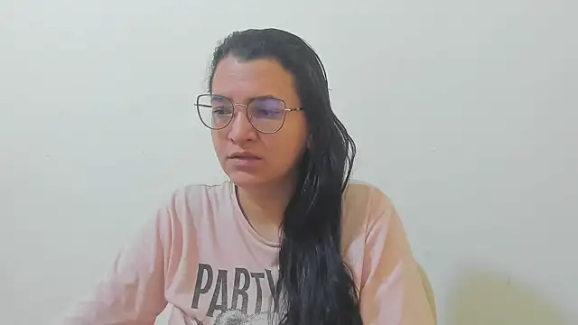 MARILYN GARCIA online show from December 21, 2025, 3:03 pm