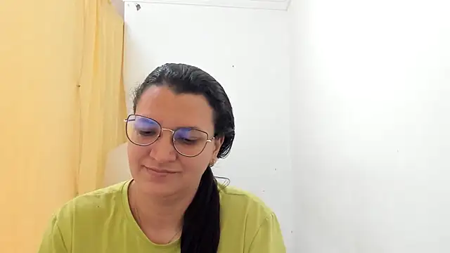 MARILYN GARCIA online show from October 23, 2025, 2:16 pm