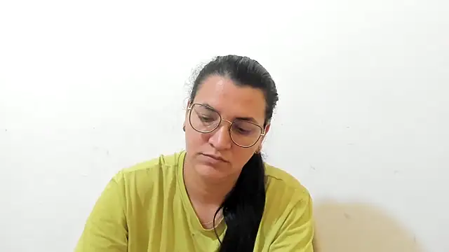 MARILYN GARCIA online show from November 13, 2025, 3:49 pm