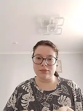 Snapshot of JulieTailor chatting on August 9, 2026, 10:43 am JulieTailor online show from August 9, 2026, 10:43 am