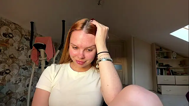 HoneyAmberyy online show from August 9, 2026, 5:19 pm
