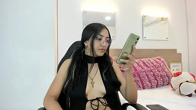KendraPolett online show from August 6, 2026, 11:22 pm