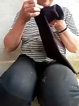 Snapshot of Lee_Mai chatting on August 7, 2026, 10:32 am Lee Mai online show from August 7, 2026, 10:32 am