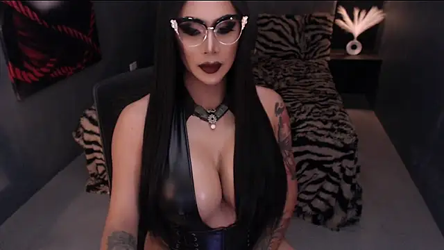DominatrixMistressSilva online show from July 14, 2026, 4:02 pm